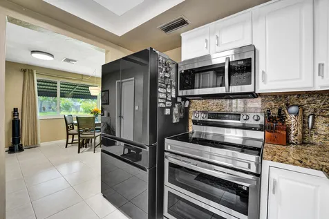 5940 NE 2nd Avenue Oakland Park FL 33334