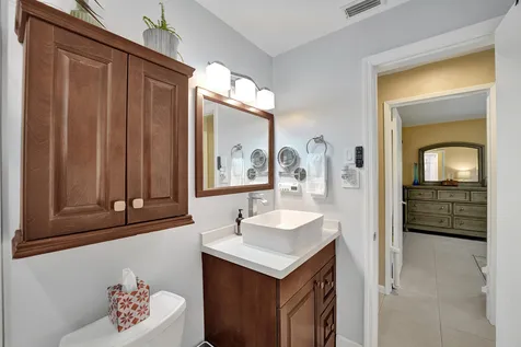 5940 NE 2nd Avenue Oakland Park FL 33334