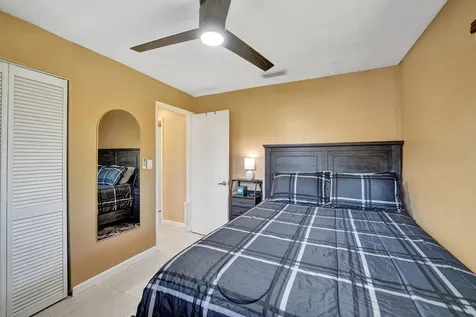 5940 NE 2nd Avenue Oakland Park FL 33334