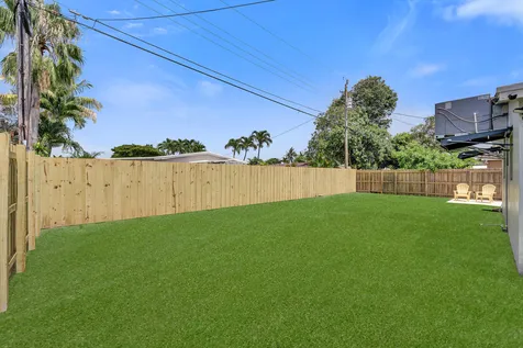 5940 NE 2nd Avenue Oakland Park FL 33334