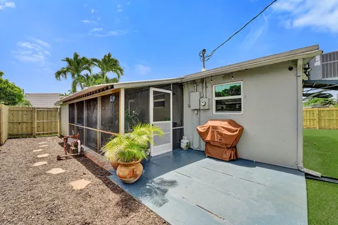 5940 NE 2nd Avenue Oakland Park FL 33334