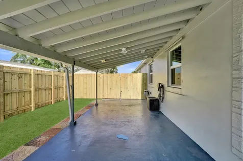 5940 NE 2nd Avenue Oakland Park FL 33334