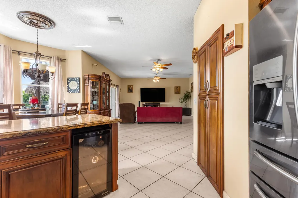 1021 NW 185th Avenue Pembroke Pines FL 33029