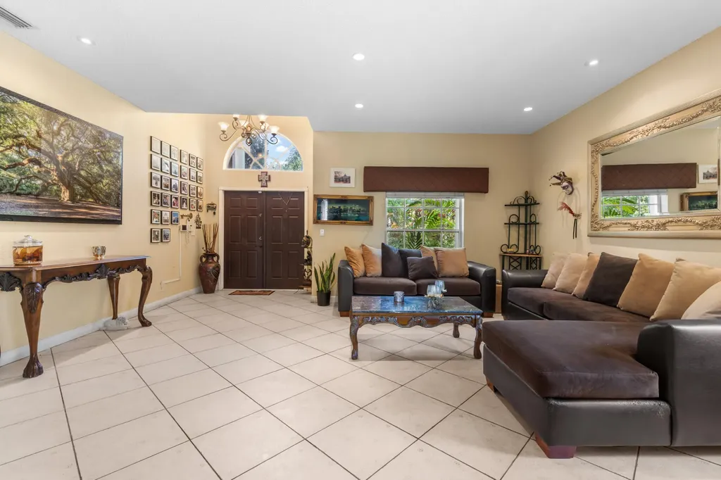 1021 NW 185th Avenue Pembroke Pines FL 33029