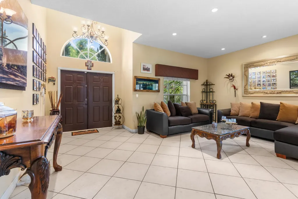 1021 NW 185th Avenue Pembroke Pines FL 33029