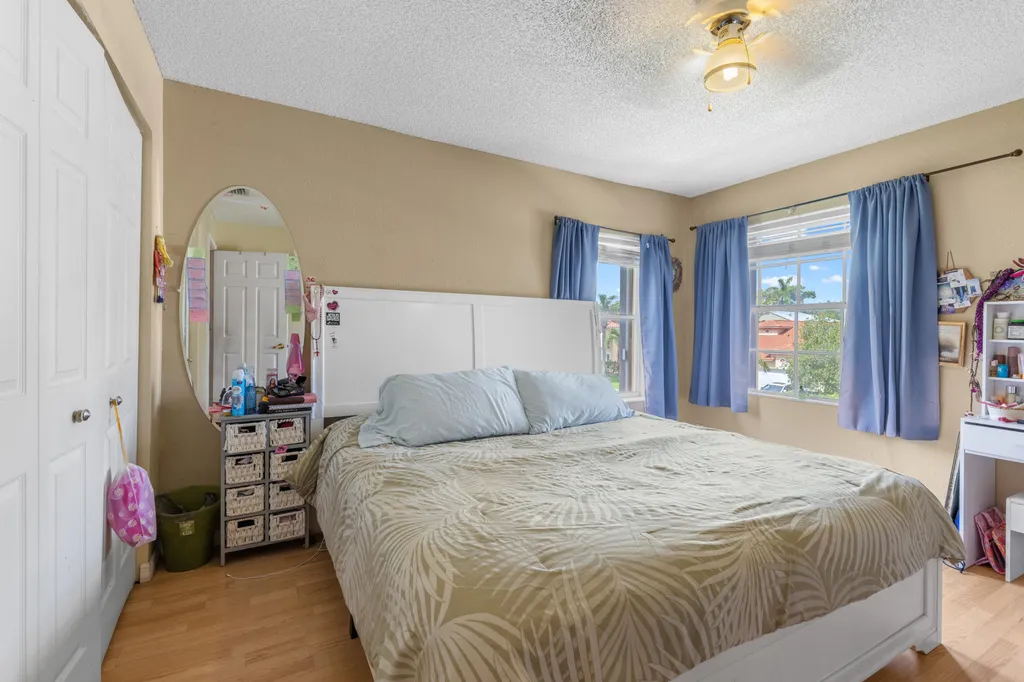 1021 NW 185th Avenue Pembroke Pines FL 33029