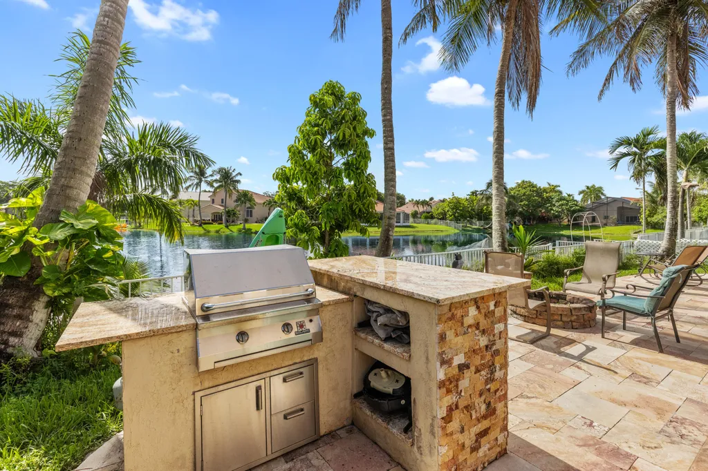 1021 NW 185th Avenue Pembroke Pines FL 33029