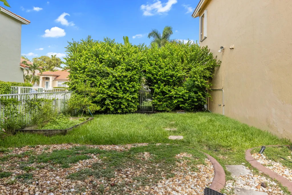1021 NW 185th Avenue Pembroke Pines FL 33029