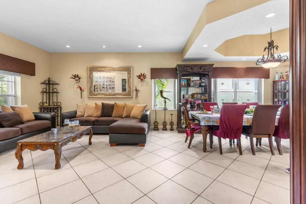 1021 NW 185th Avenue Pembroke Pines FL 33029