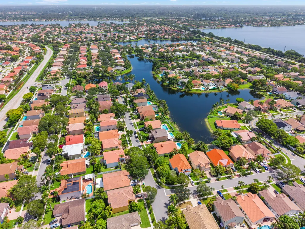 1021 NW 185th Avenue Pembroke Pines FL 33029