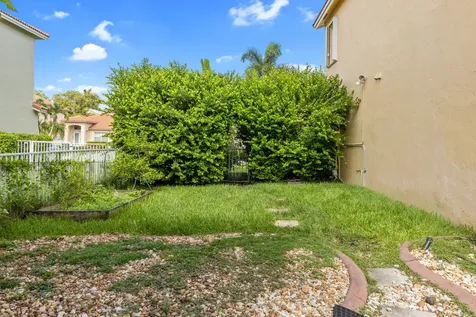 1021 NW 185th Avenue Pembroke Pines FL 33029