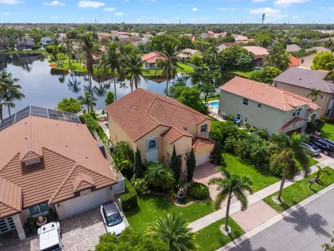1021 NW 185th Avenue Pembroke Pines FL 33029