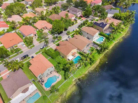 1021 NW 185th Avenue Pembroke Pines FL 33029