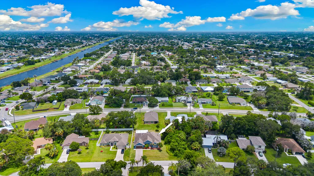 2357 SW Independence Road Port St Lucie FL 34953