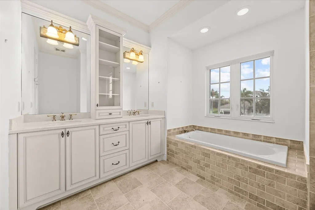 143 SE Bella Strano Port St Lucie FL 34984