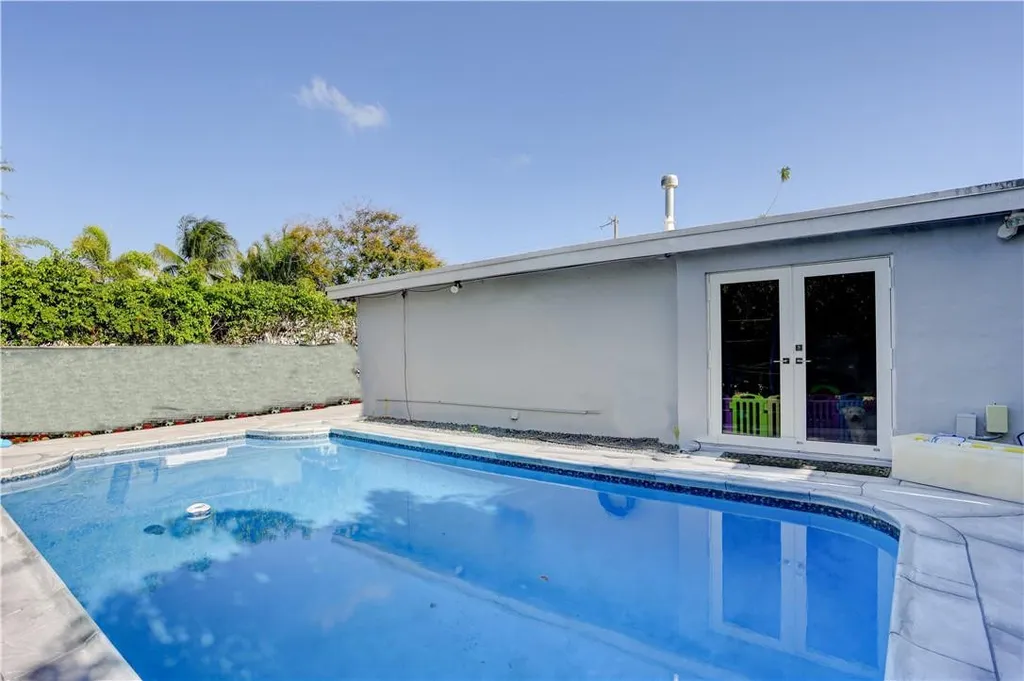 970 SW 3rd Avenue Pompano Beach FL 33060