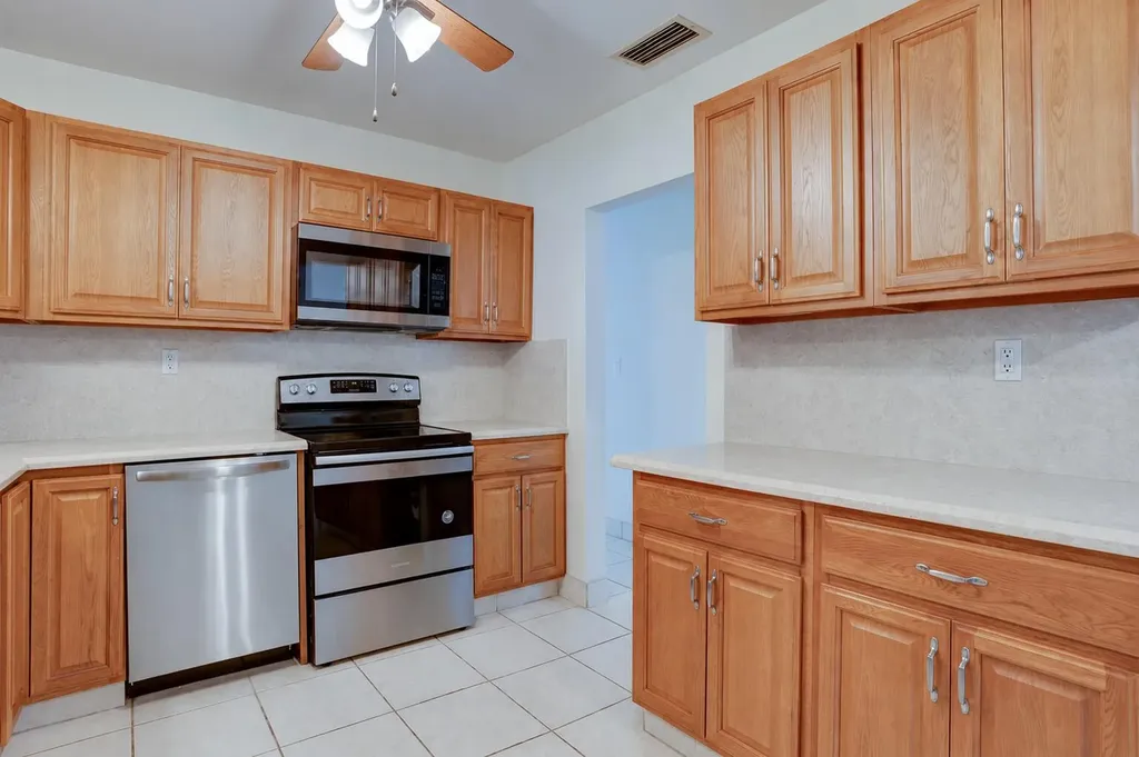 970 SW 3rd Avenue Pompano Beach FL 33060