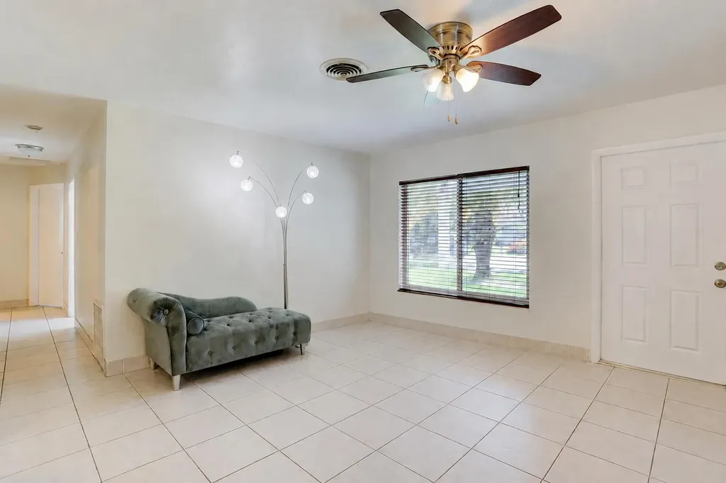 970 SW 3rd Avenue Pompano Beach FL 33060