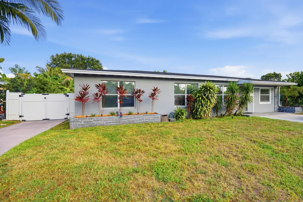 434 Australian Circle Lake Park FL 33403