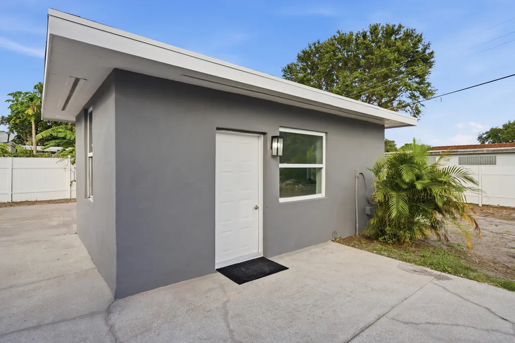 434 Australian Circle Lake Park FL 33403