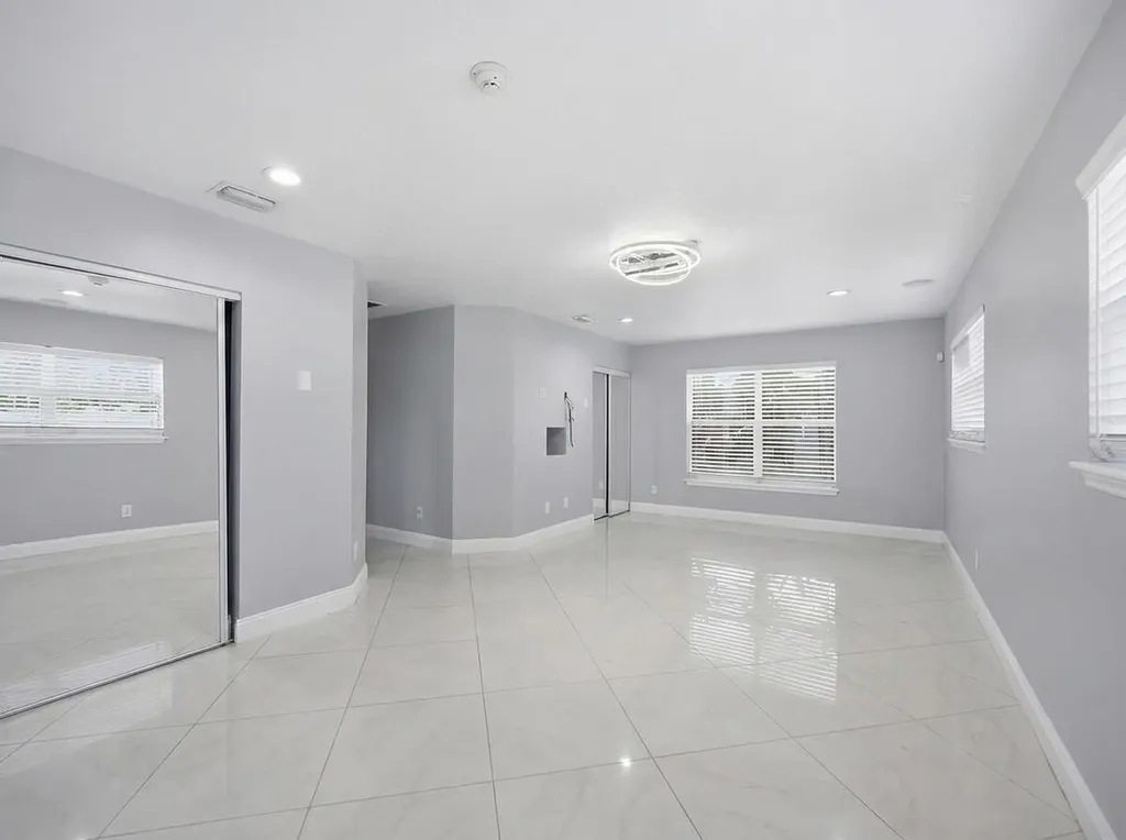 434 Australian Circle Lake Park FL 33403