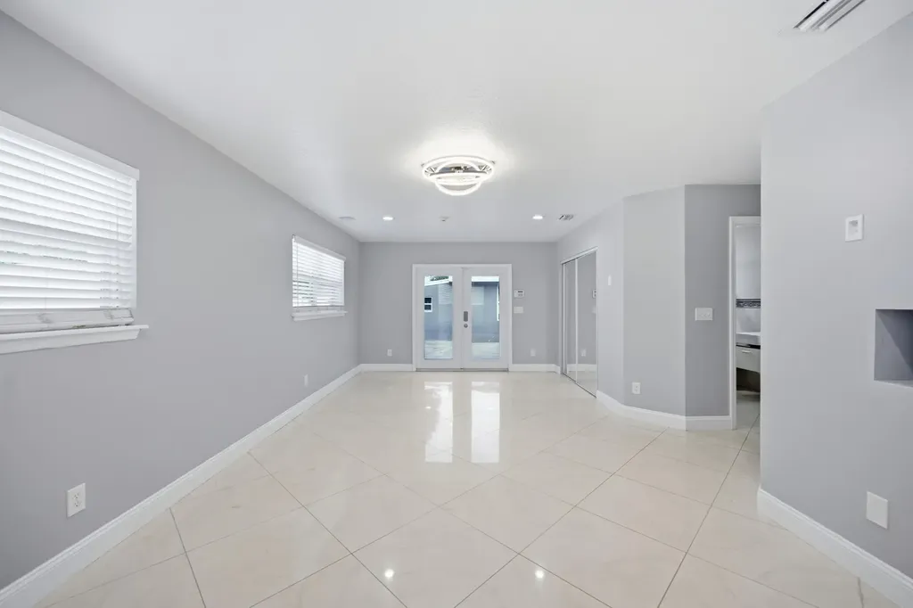 434 Australian Circle Lake Park FL 33403