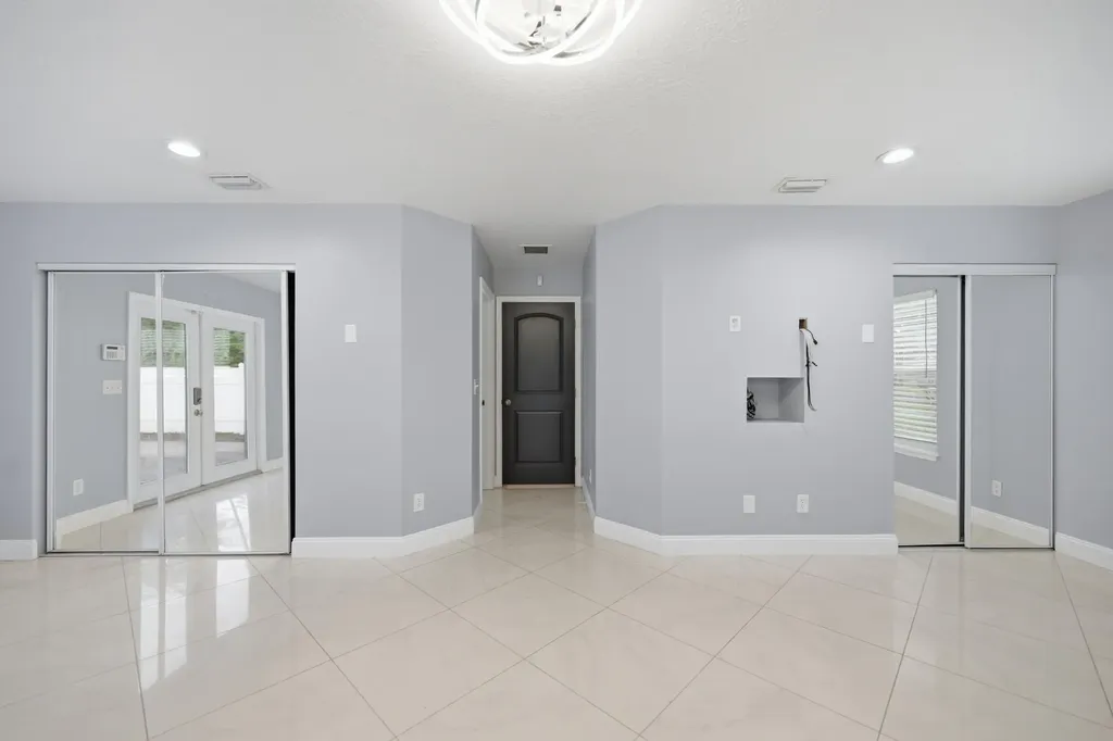 434 Australian Circle Lake Park FL 33403