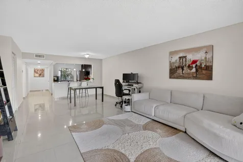 410 Lakeview Drive Weston FL 33326