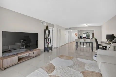 410 Lakeview Drive Weston FL 33326