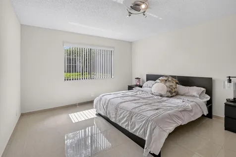 410 Lakeview Drive Weston FL 33326