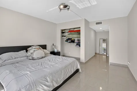 410 Lakeview Drive Weston FL 33326