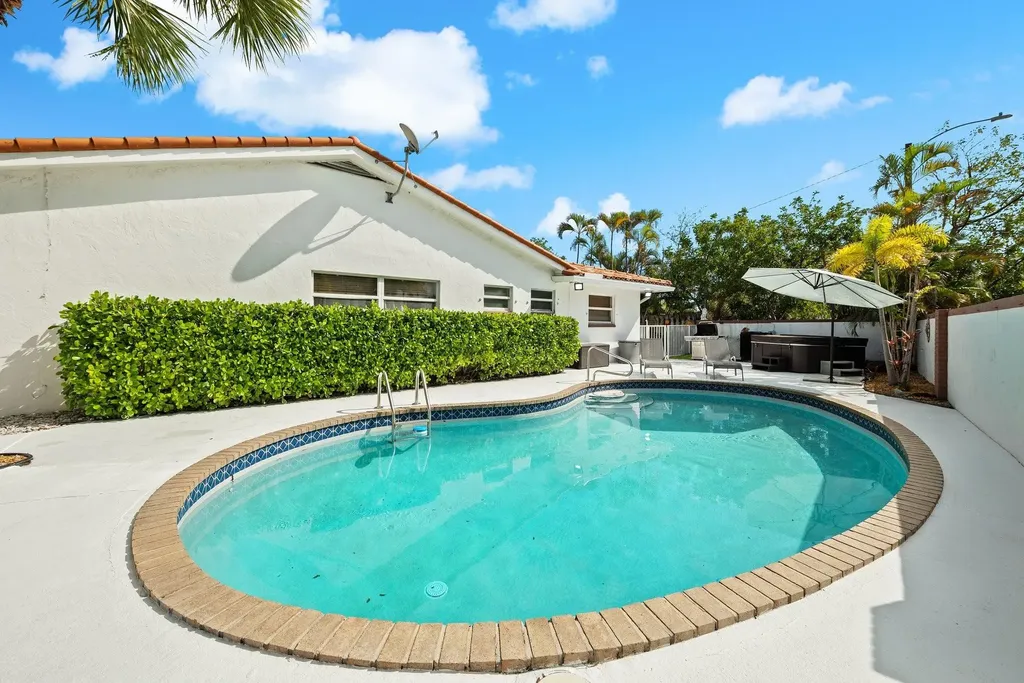 2200 NE 36th Street Fort Lauderdale FL 33308