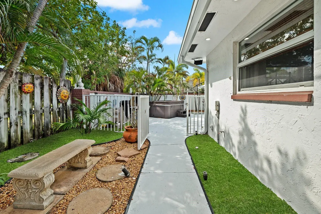 2200 NE 36th Street Fort Lauderdale FL 33308