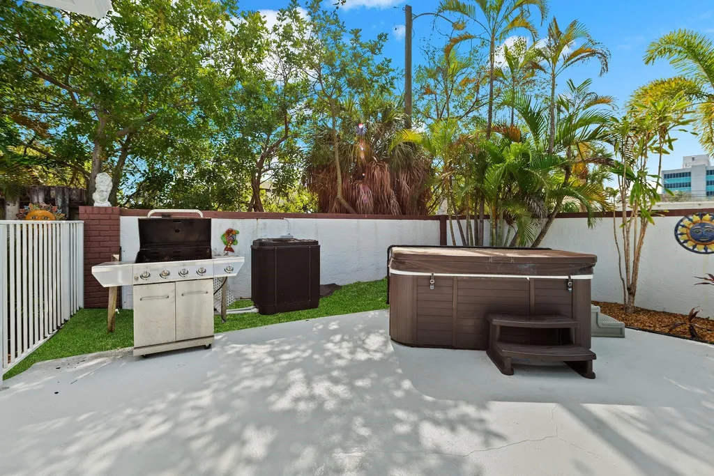 2200 NE 36th Street Fort Lauderdale FL 33308