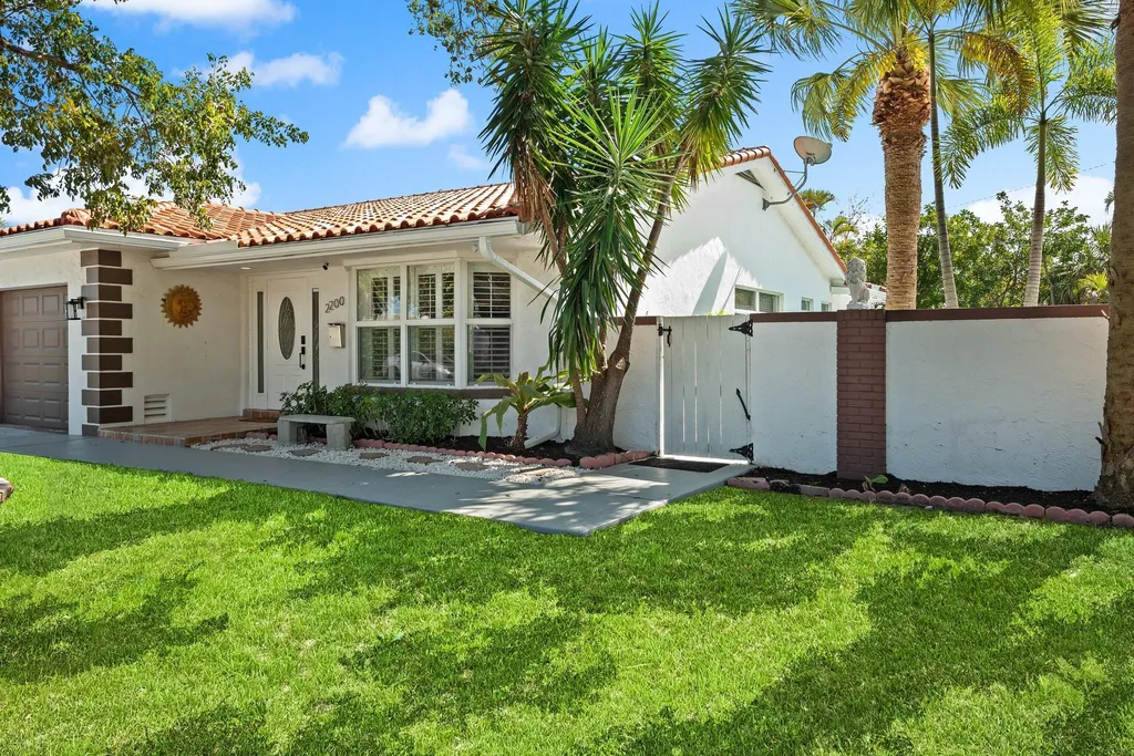2200 NE 36th Street Fort Lauderdale FL 33308