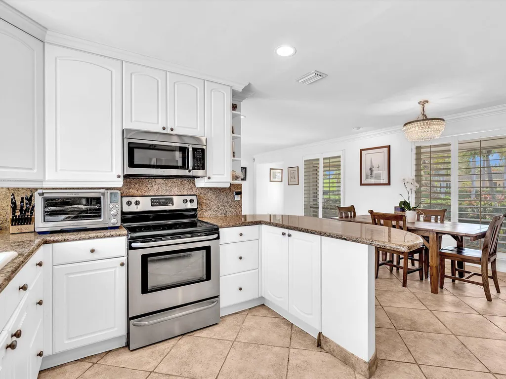 2800 NE 55th Street Fort Lauderdale FL 33308