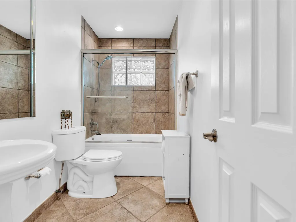 2800 NE 55th Street Fort Lauderdale FL 33308