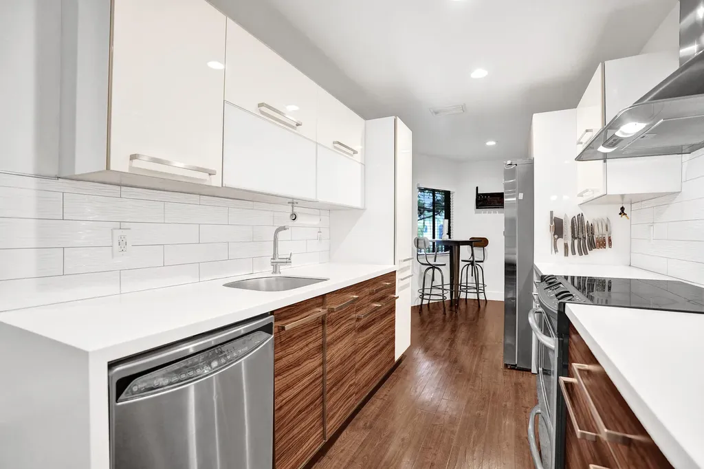 9561 NW 2nd Place Coral Springs FL 33071