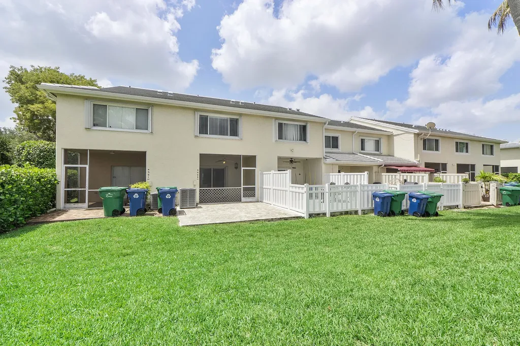 9905 NW 57th Manor Coral Springs FL 33076