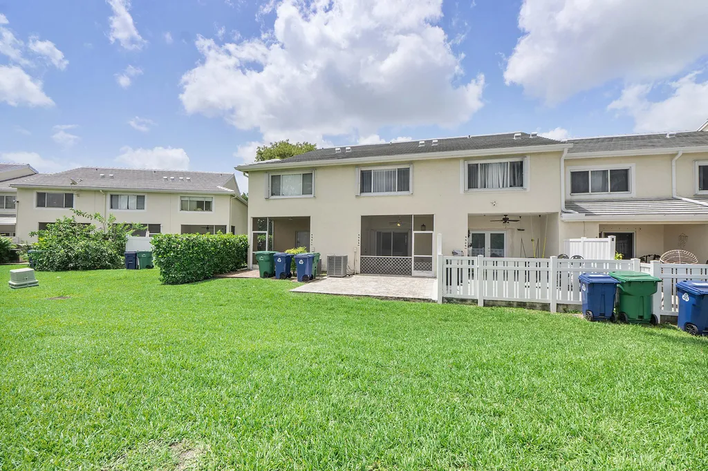 9905 NW 57th Manor Coral Springs FL 33076