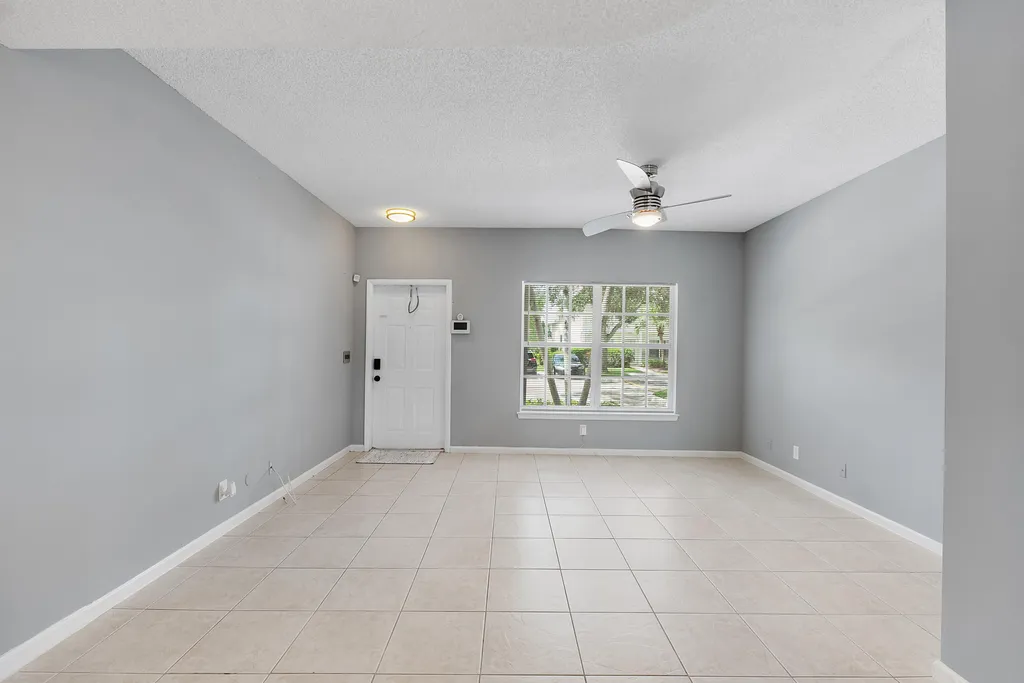 9905 NW 57th Manor Coral Springs FL 33076