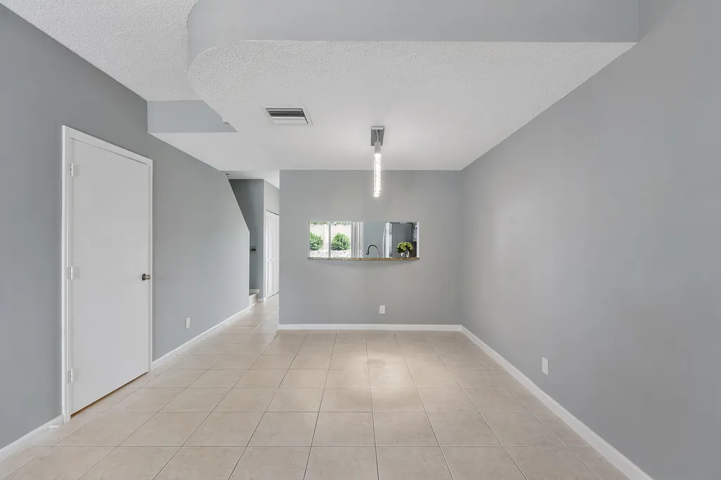 9905 NW 57th Manor Coral Springs FL 33076