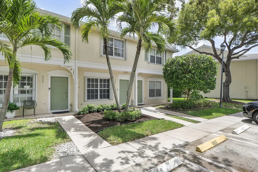9905 NW 57th Manor Coral Springs FL 33076