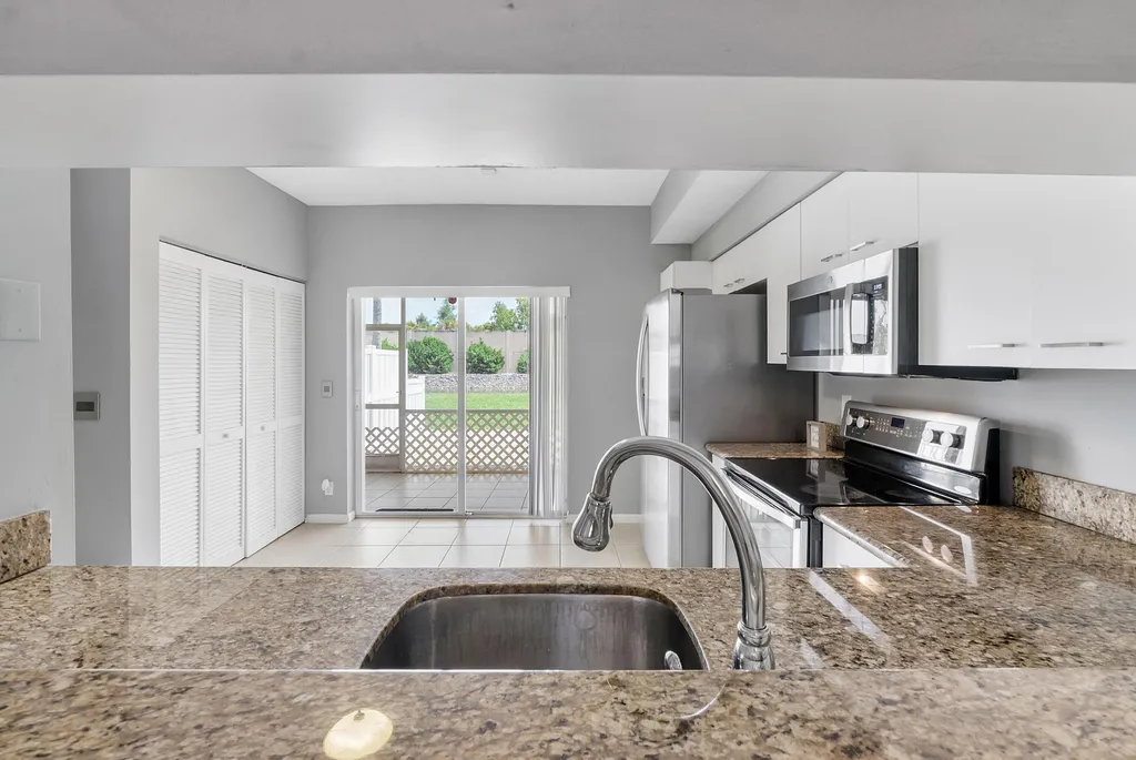 9905 NW 57th Manor Coral Springs FL 33076