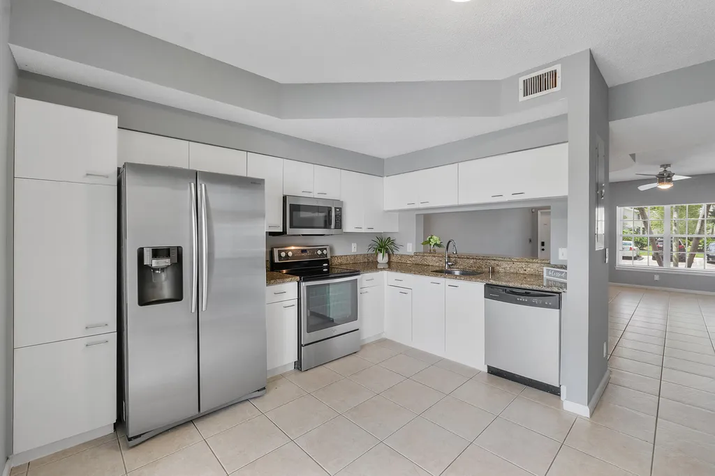 9905 NW 57th Manor Coral Springs FL 33076