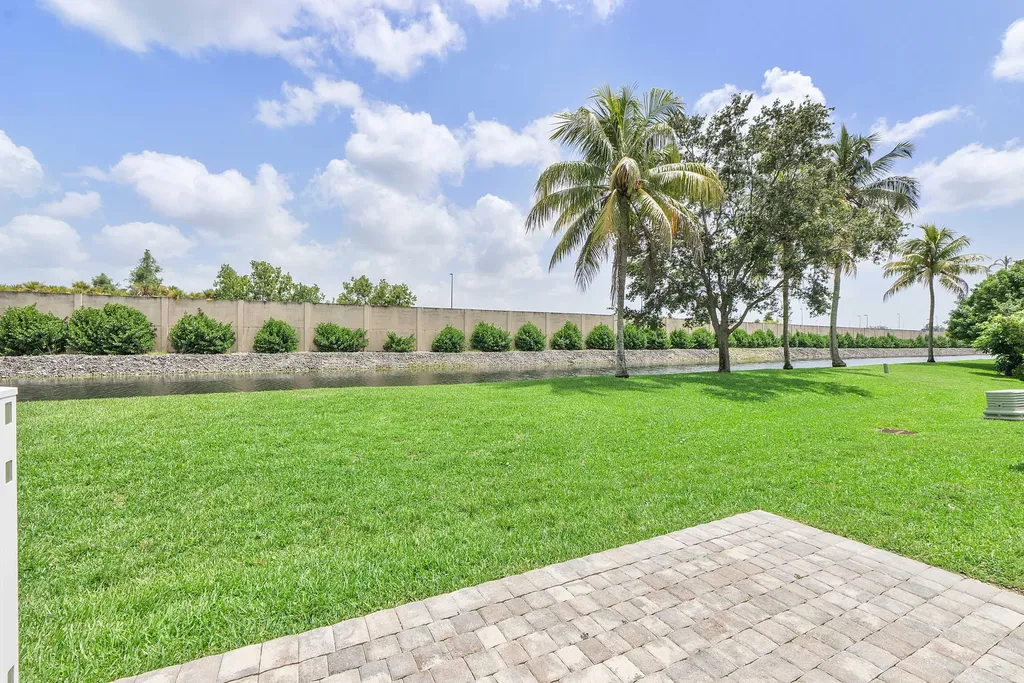 9905 NW 57th Manor Coral Springs FL 33076