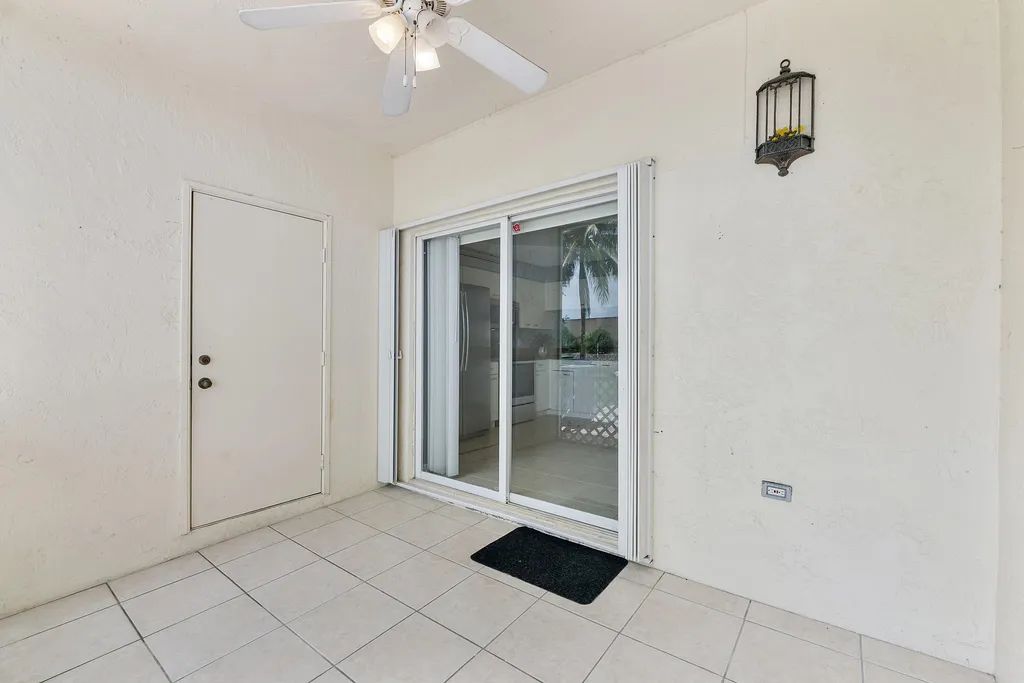 9905 NW 57th Manor Coral Springs FL 33076