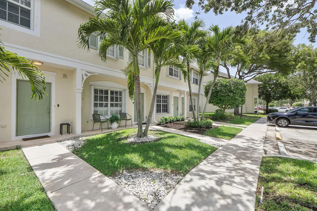 9905 NW 57th Manor Coral Springs FL 33076