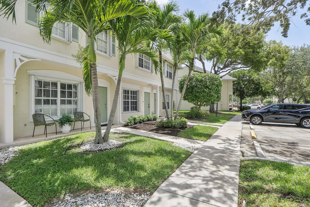 9905 NW 57th Manor Coral Springs FL 33076