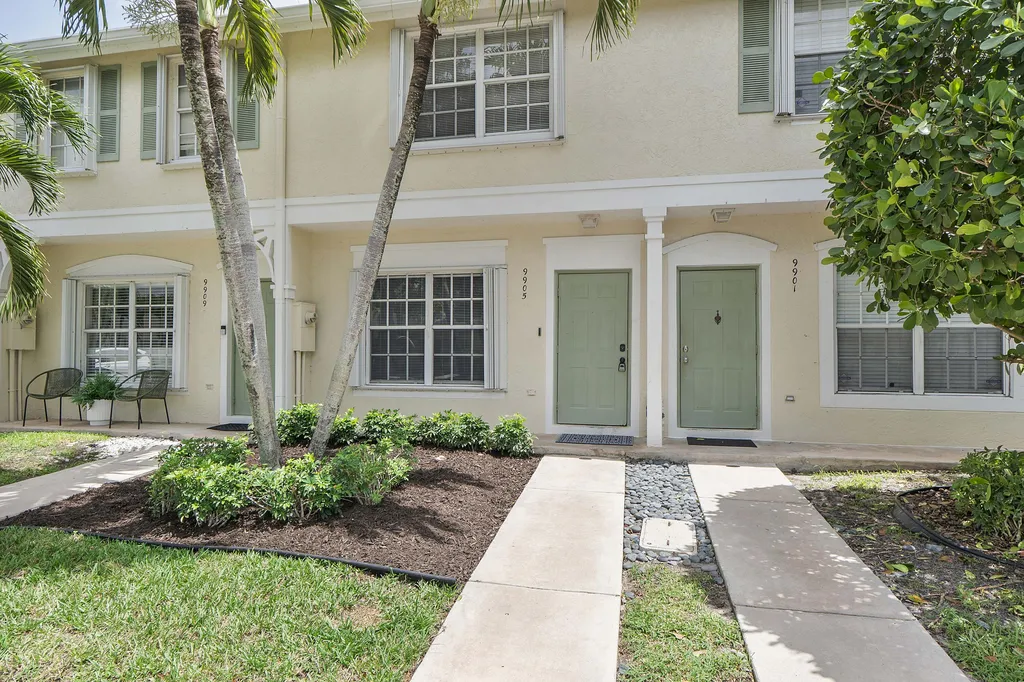 9905 NW 57th Manor Coral Springs FL 33076